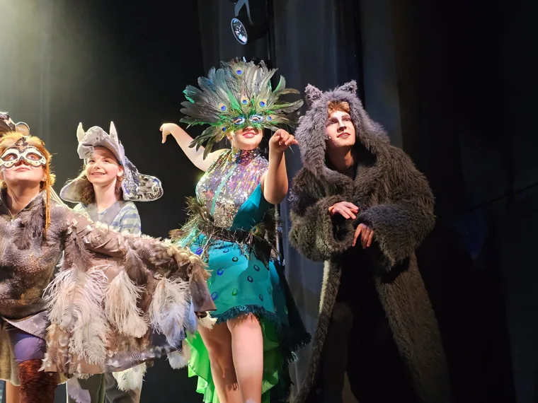 Mogli – Das Dschungelbuch: Wolf Luka im Ensemble